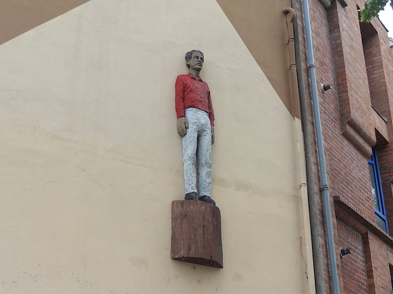 l'homme à la chemise rouge Amiens