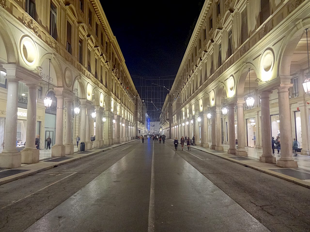 via roma Turin de nuit