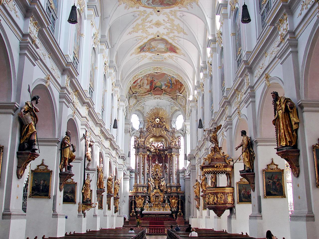 intérieur de l'église Saint-Pierre de Munich