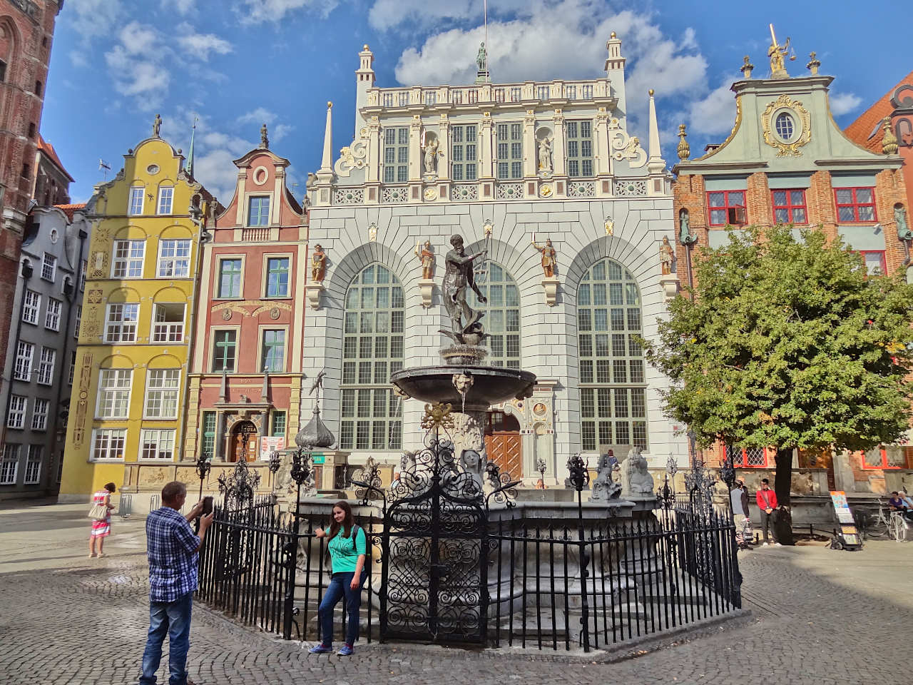 cour d'Artus et fontaine de Neptune à Gdansk