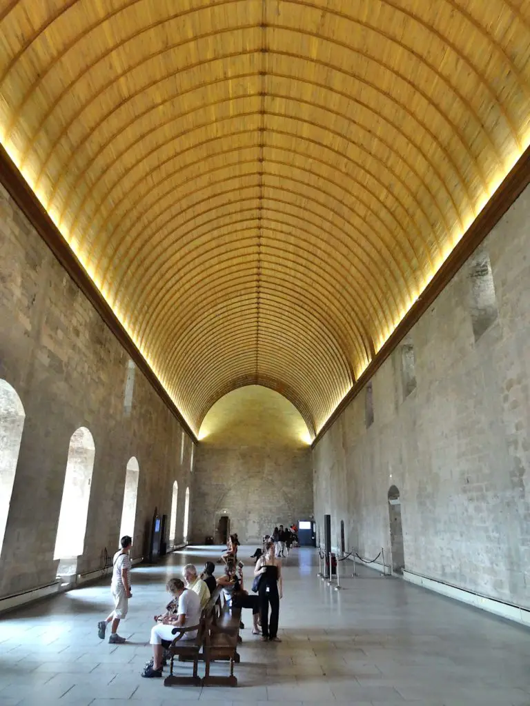 intérieur du palais des papes d'Avignon