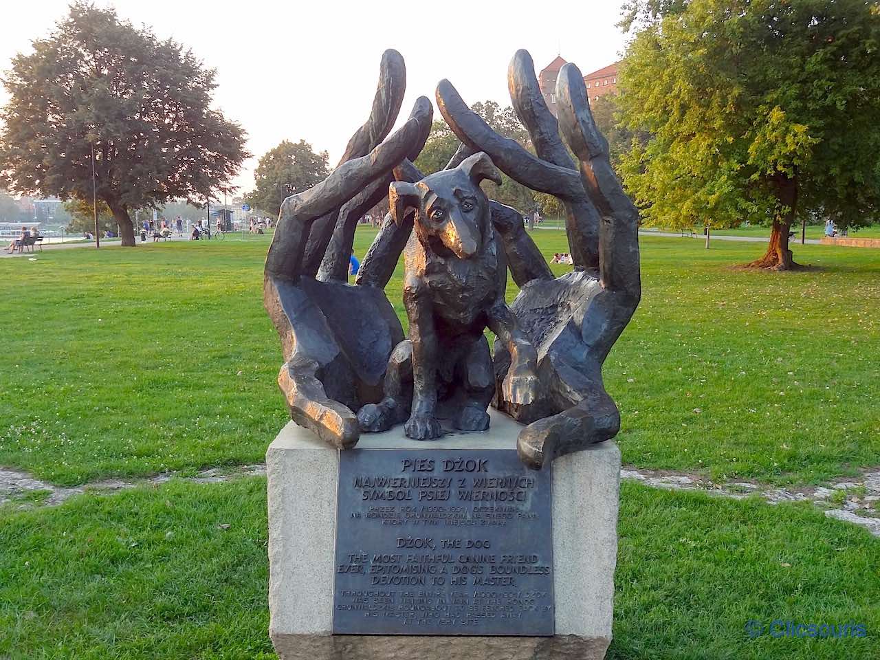 monument au chien fidèle à Cracovie