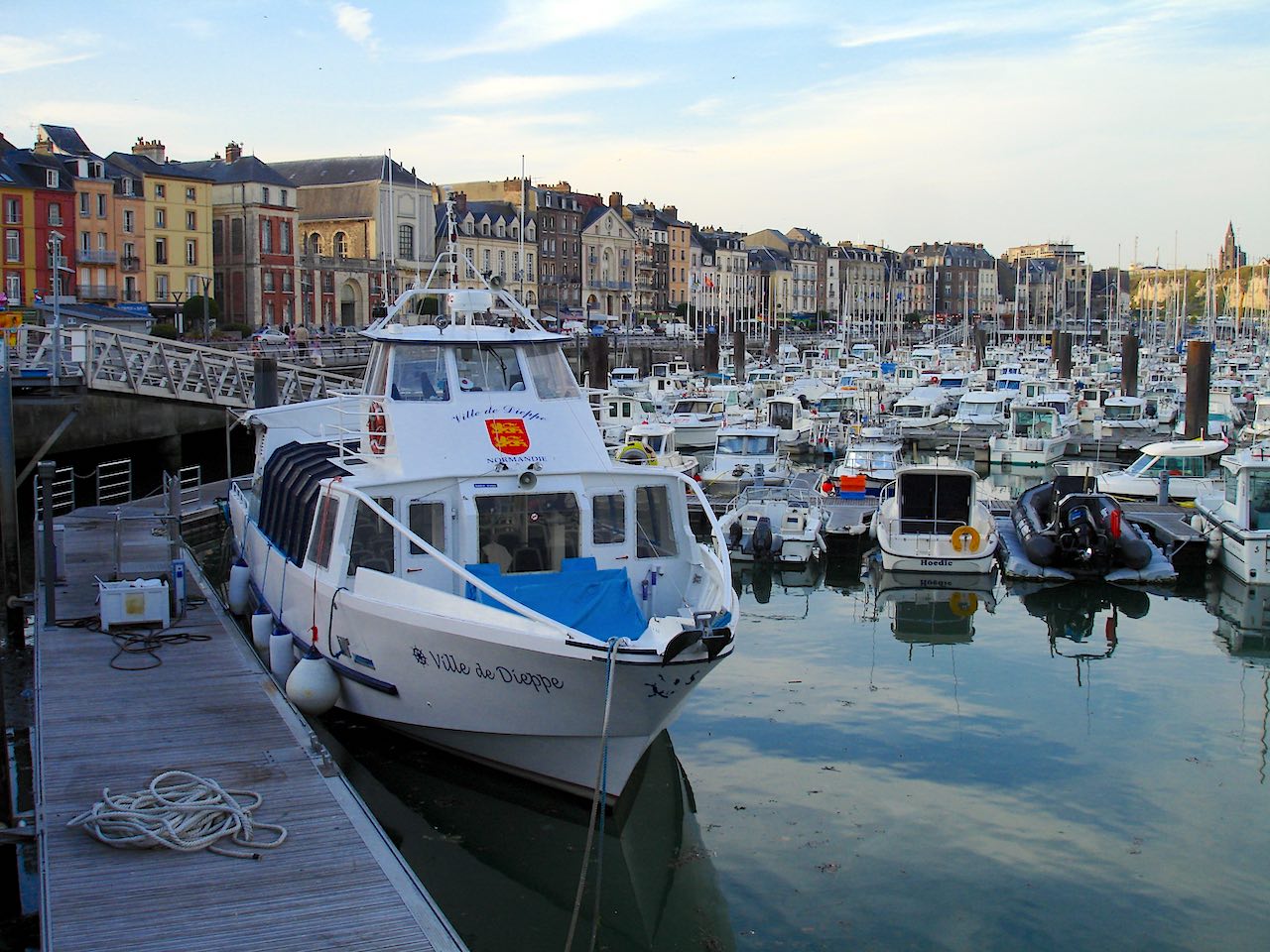 quai Henri IV sur le port de Dieppe