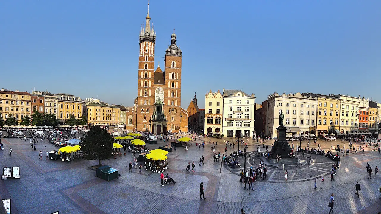 Rynek de Cracovie vu depuis la Halle aux Draps