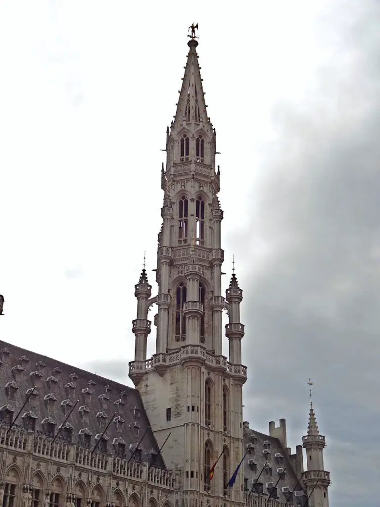 tour de l'hôtel de ville de Bruxelles