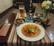 goulash de poulet au paprika au Balaton de Cracovie