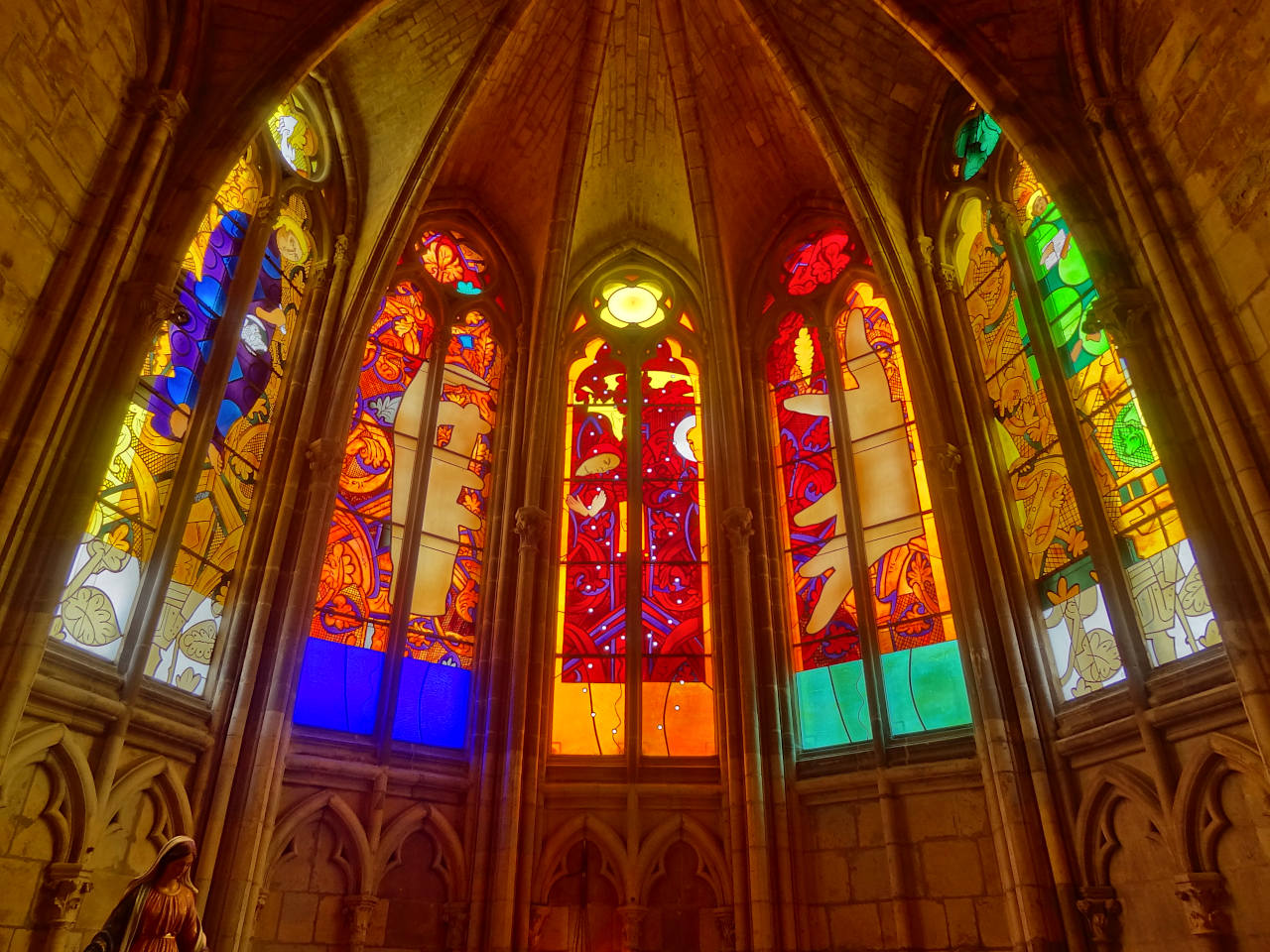 vitraux de la cathédrale de Nevers