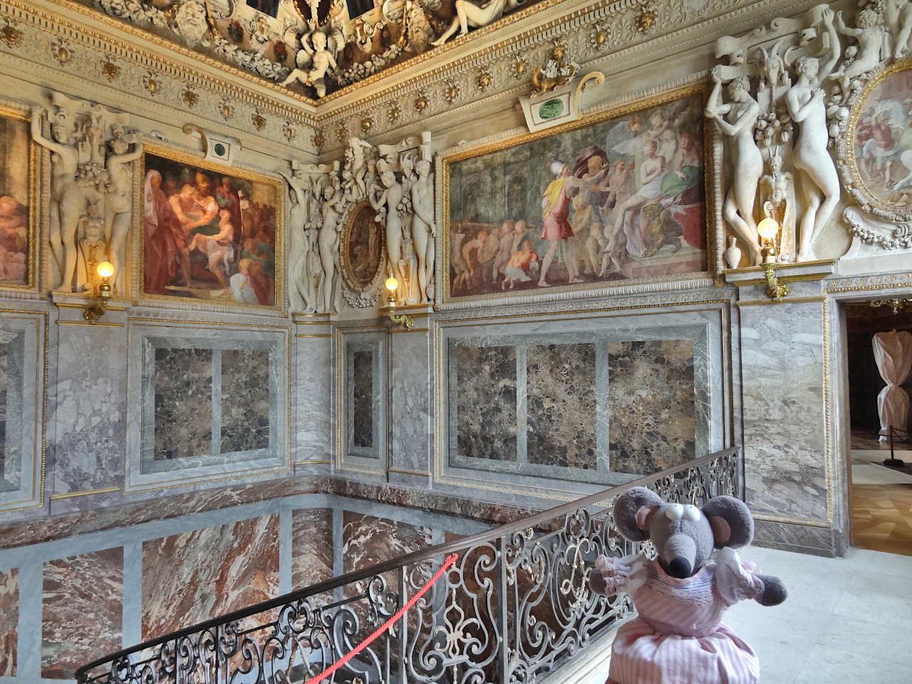 escaliers château de Fontainebleau