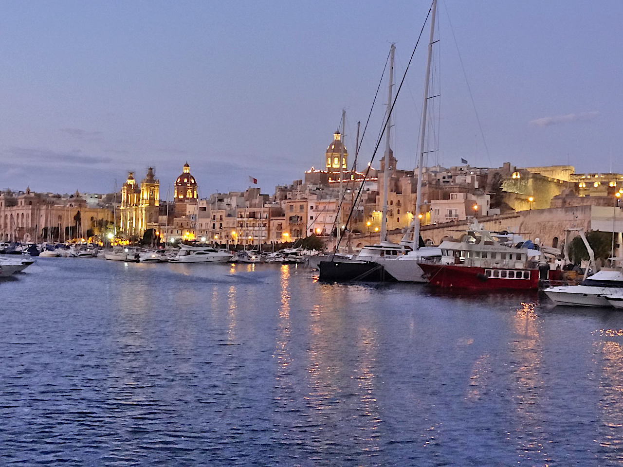 port 3 cités Malte nuit