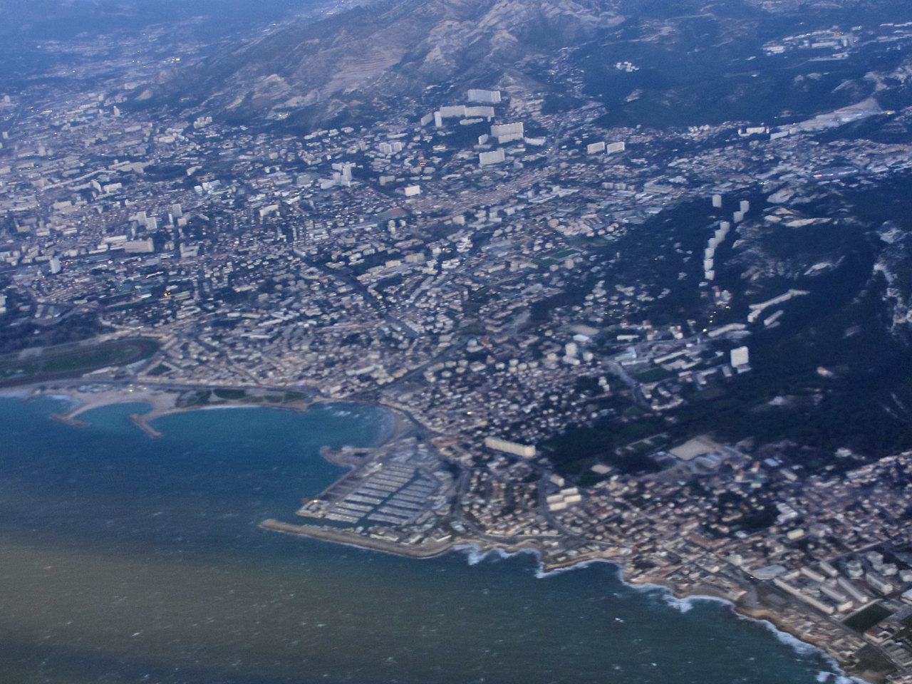 vue aérienne du port de la Pointe Rouge de Marseille