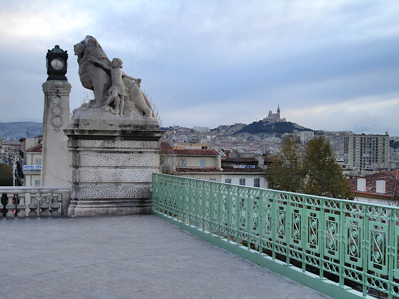 vue sur Marseille depuis la gare Saint-Charles