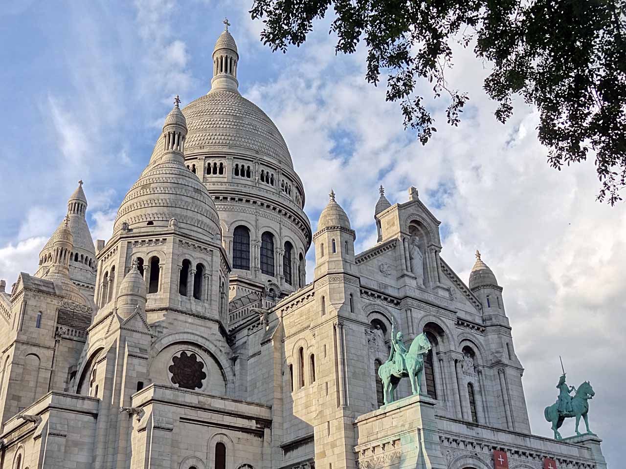 Façade de la basilique du Sacré-Cœur à Montmartre