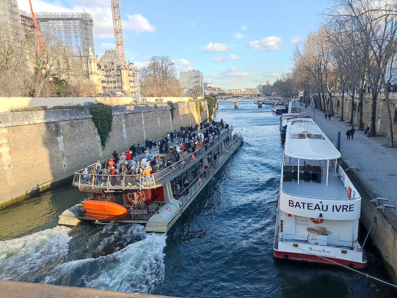 bateau mouche à Paris