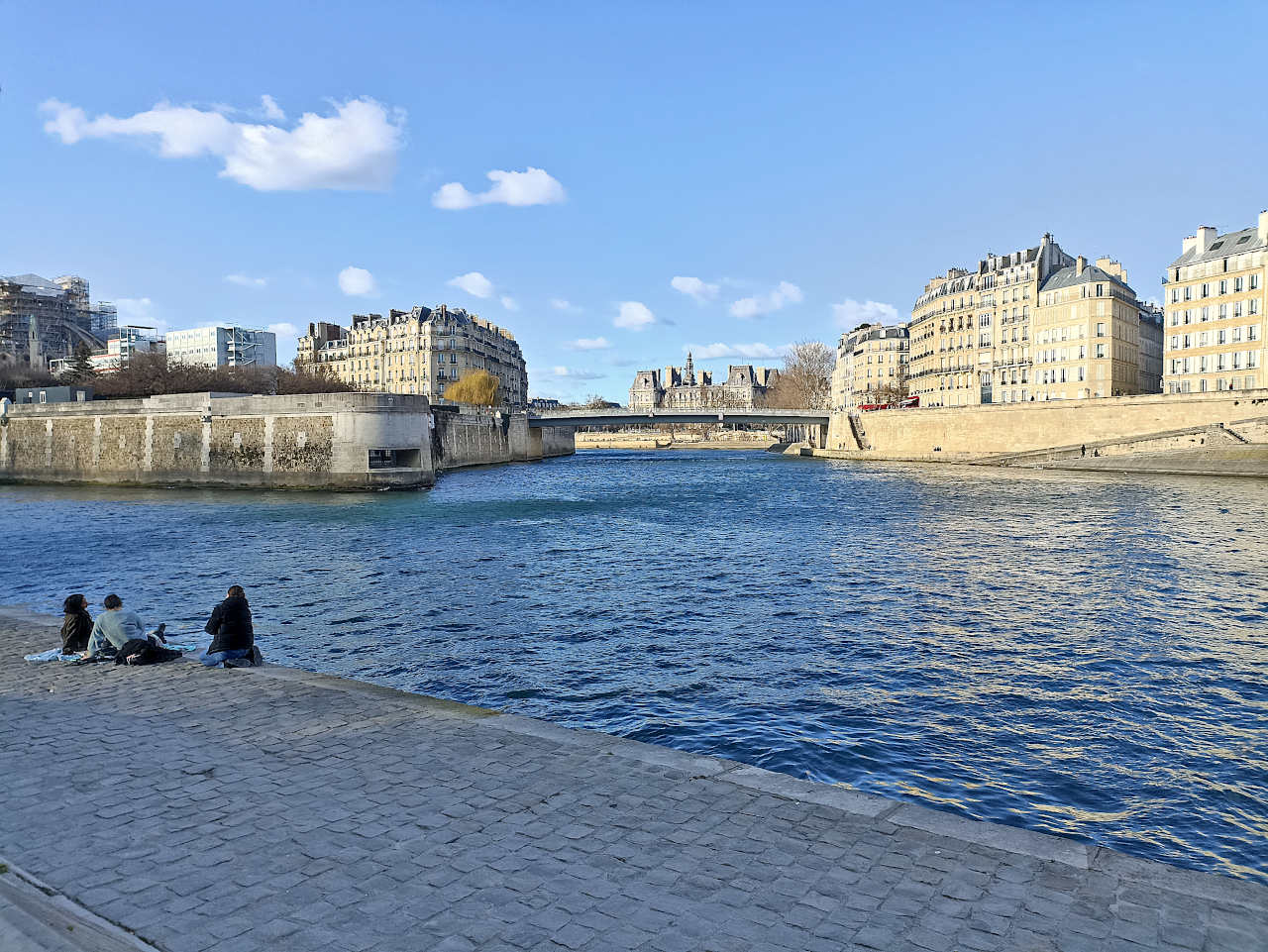balade sur les bords de Seine sous le soleil d'hiver
