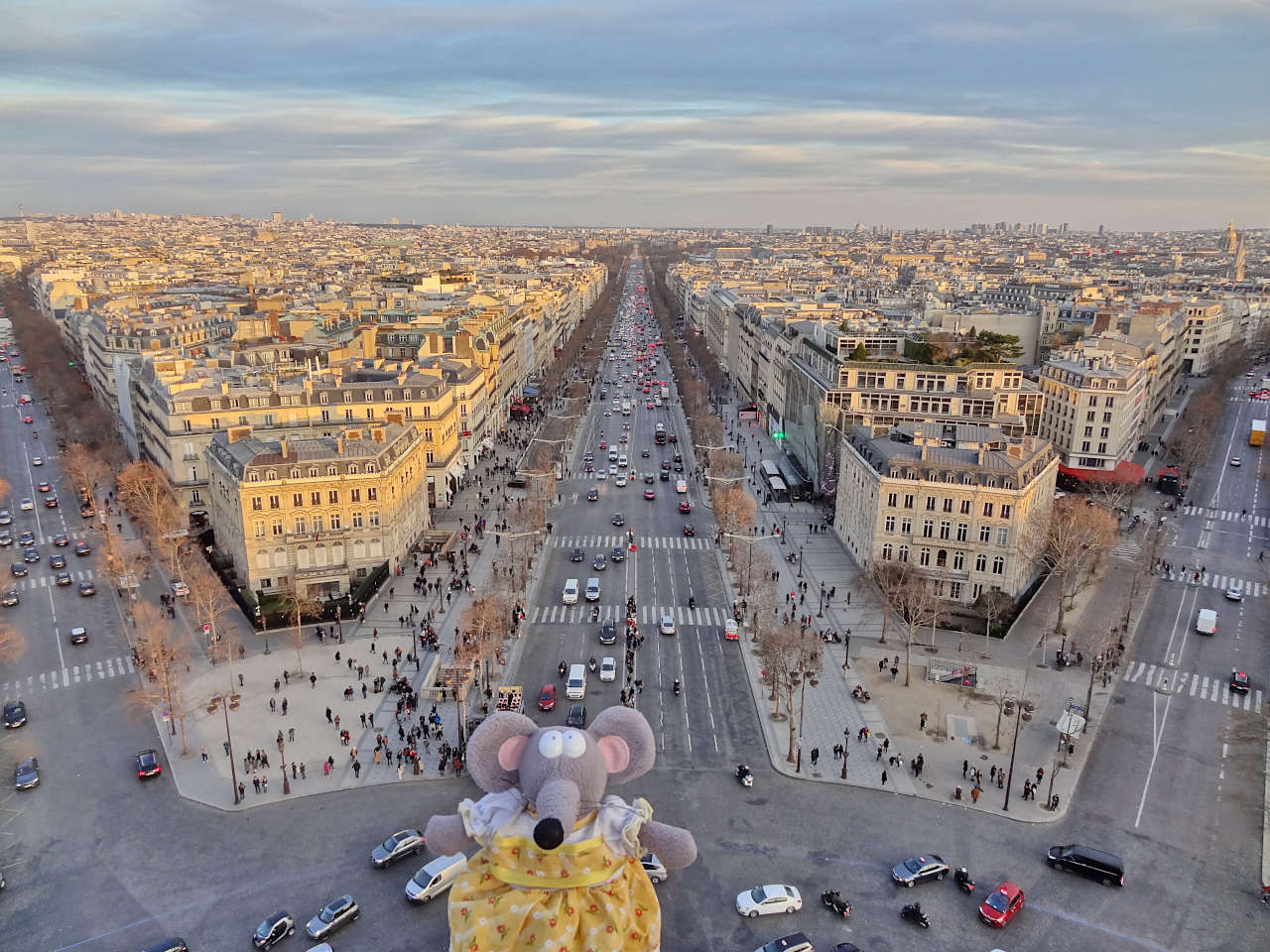 les Champs-Elysées vus depuis l'Arc de Triomphe