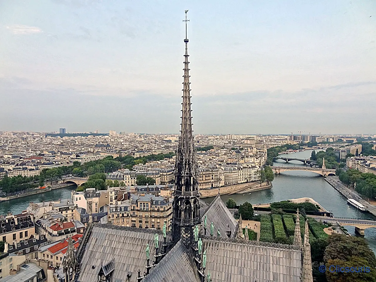 Ile Saint Louis vue depuis les tours de Notre-Dame-de-Paris