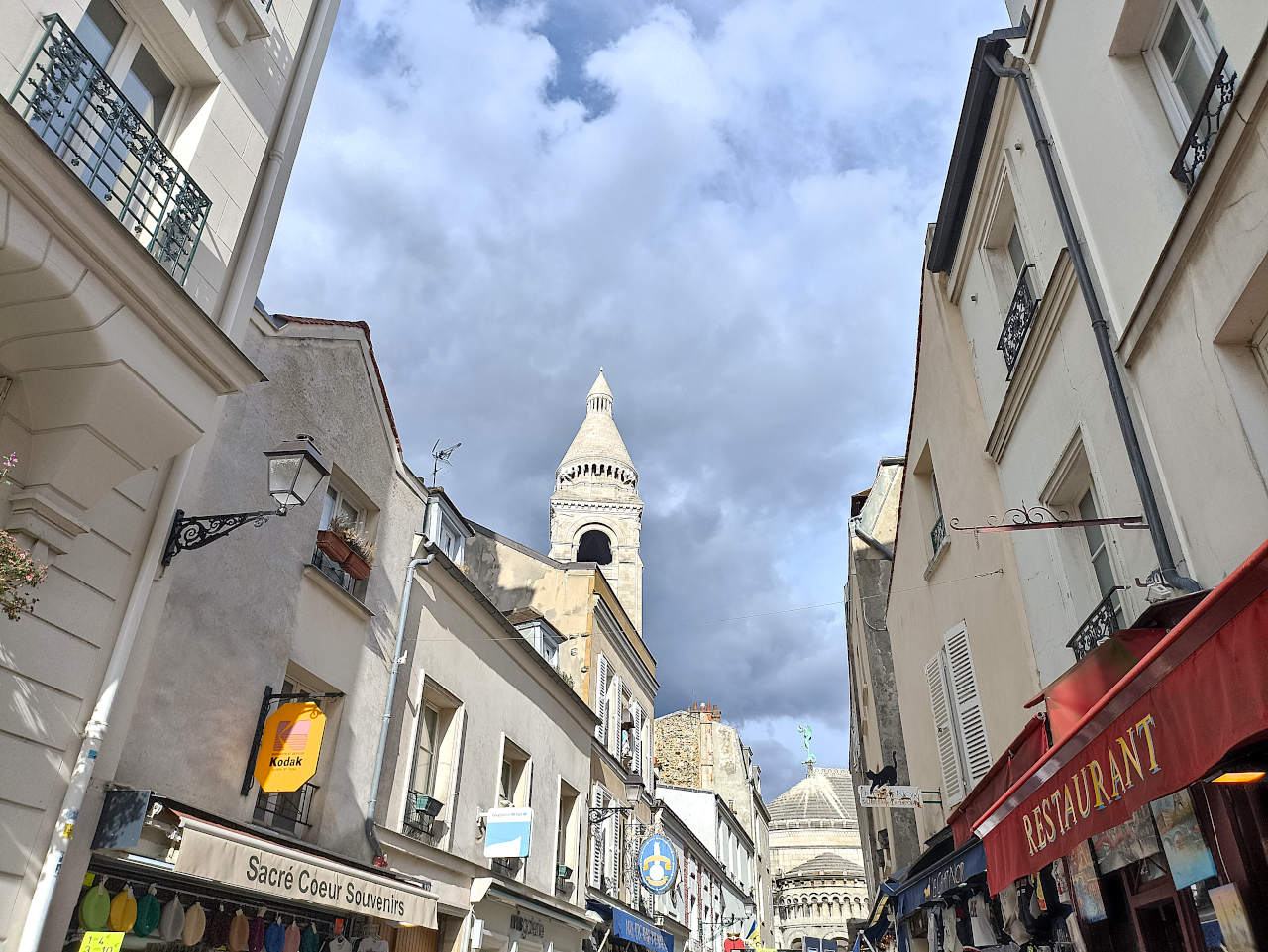 rue du chevalier de la Barre, axe touristique de Montmartre