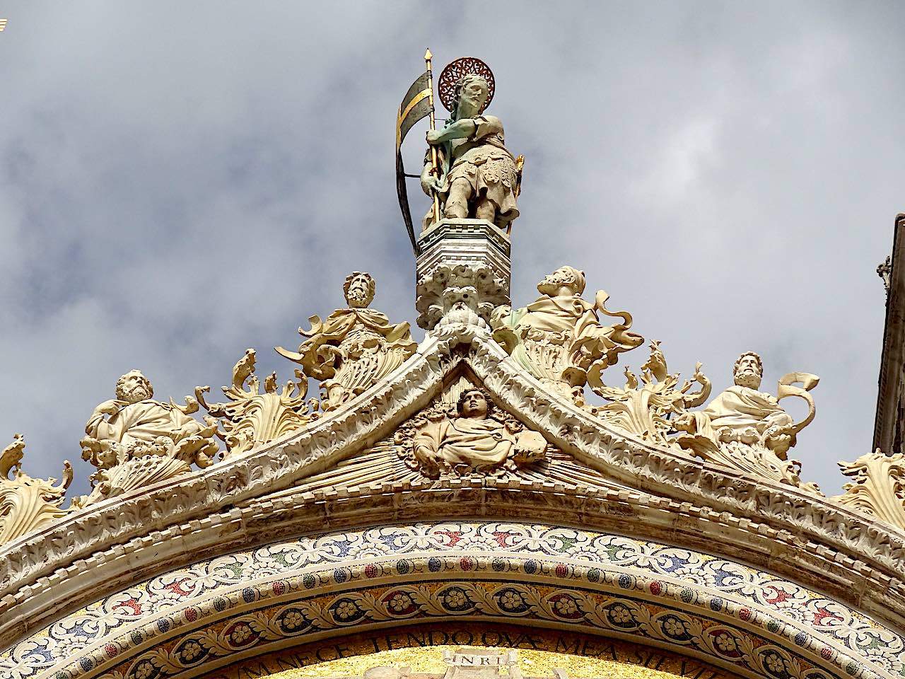 basilique saint marc statues