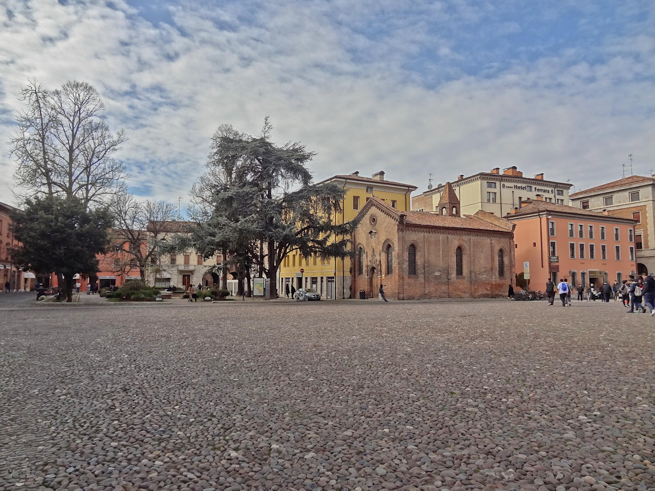 piazzetta del Castello de Ferrare