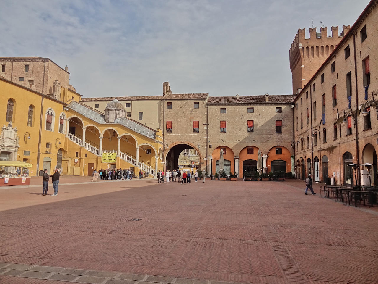 piazza Muncipio de Ferrare