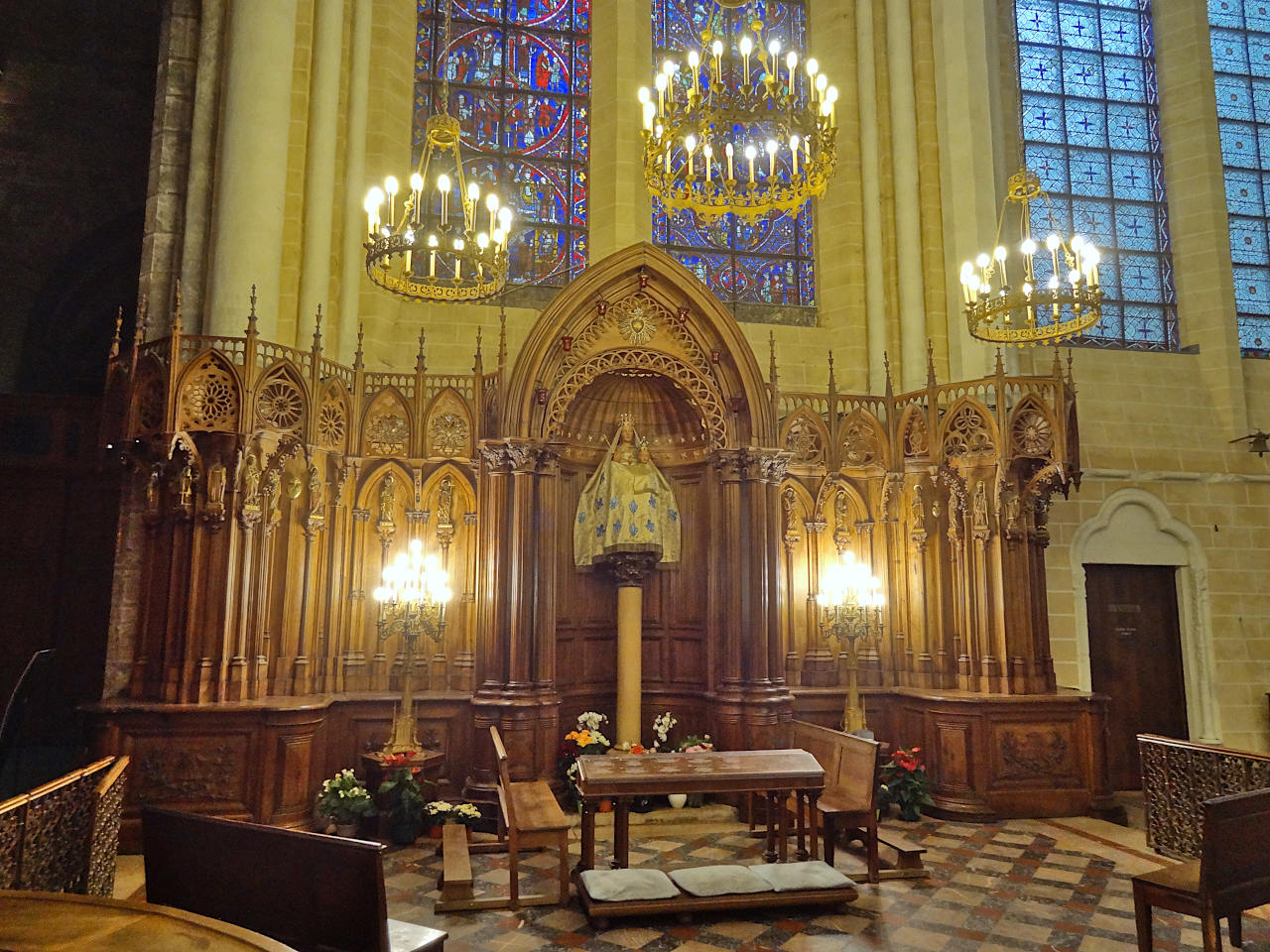 notre dame du pilier cathédrale de Chartres