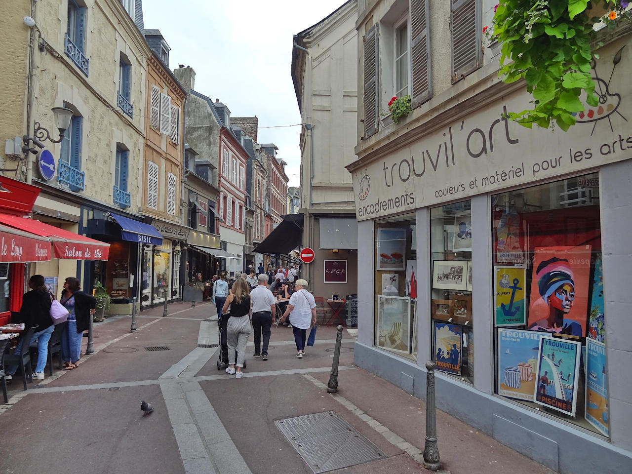 Rue des Bains à Trouville-sur-Mer