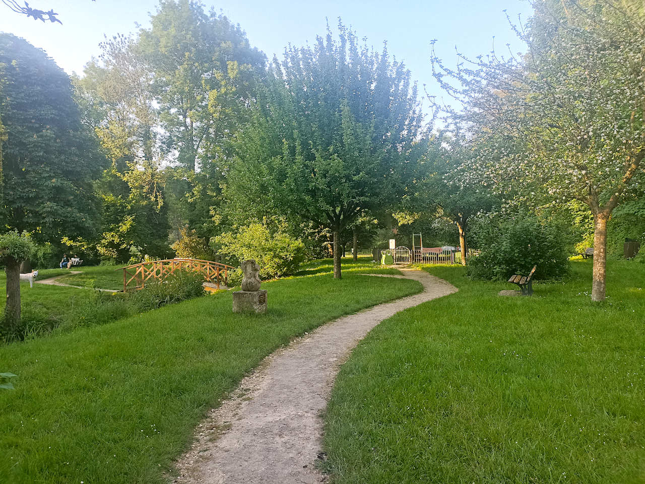 Lyons-la-Forêt square