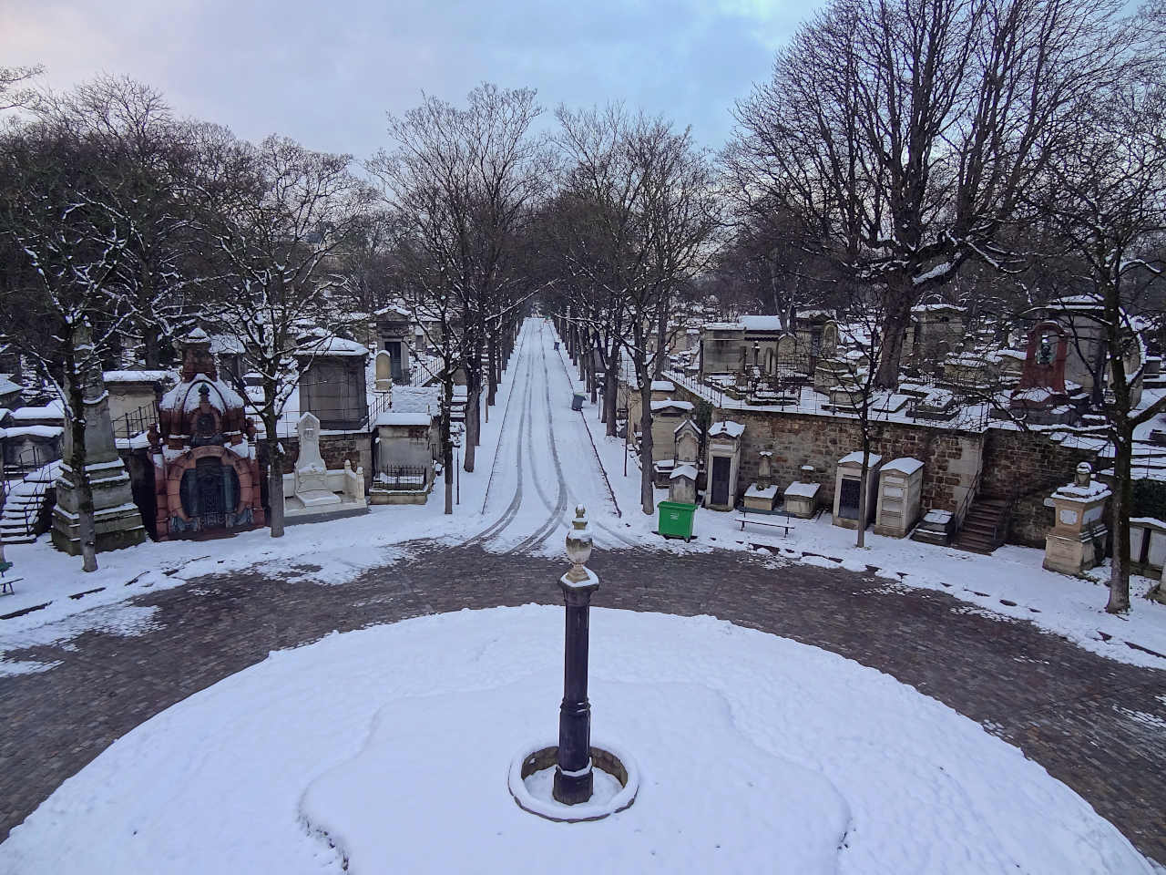 cimetière de Montmartre sous la neige