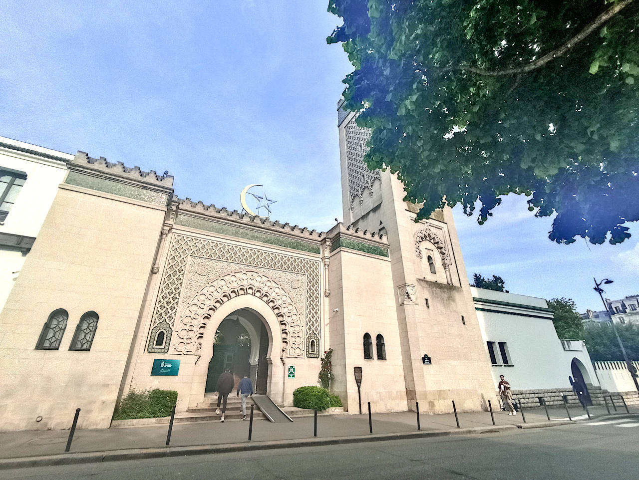 entrée de la grande mosquée de Paris