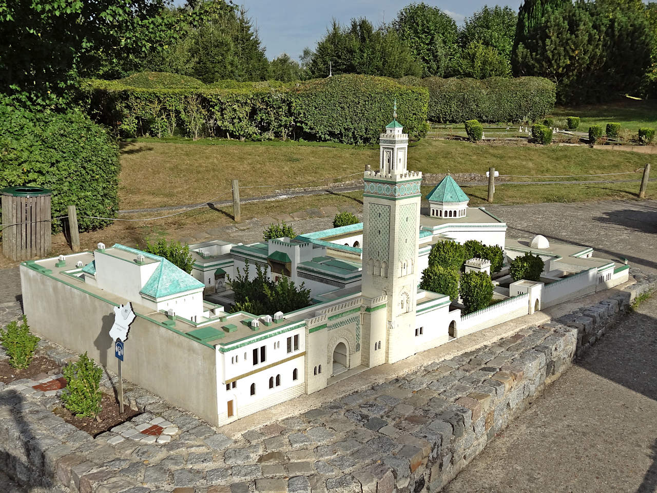 maquette de la grande mosquée de Paris à France miniature
