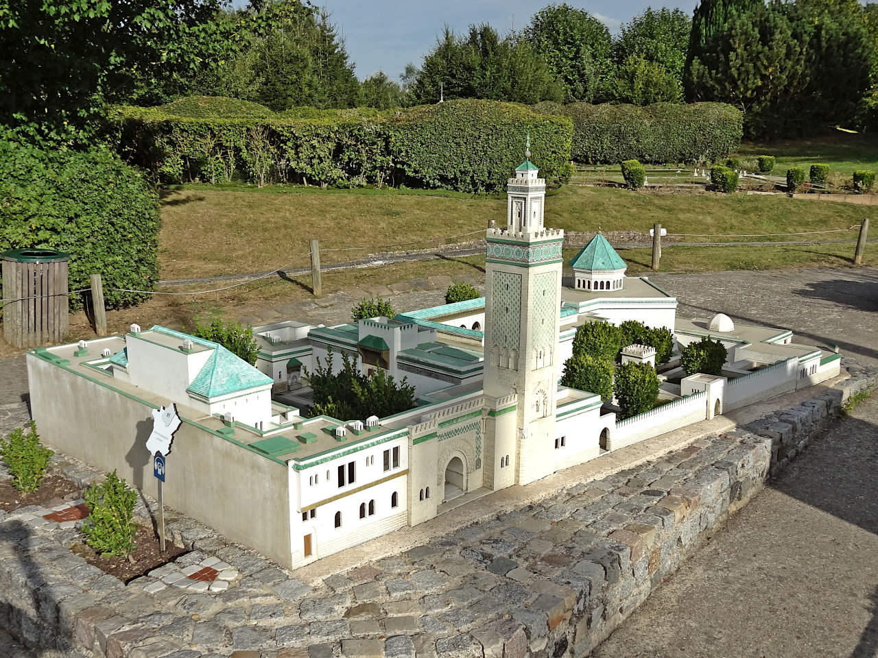maquette de la grande mosquée de Paris à France miniature