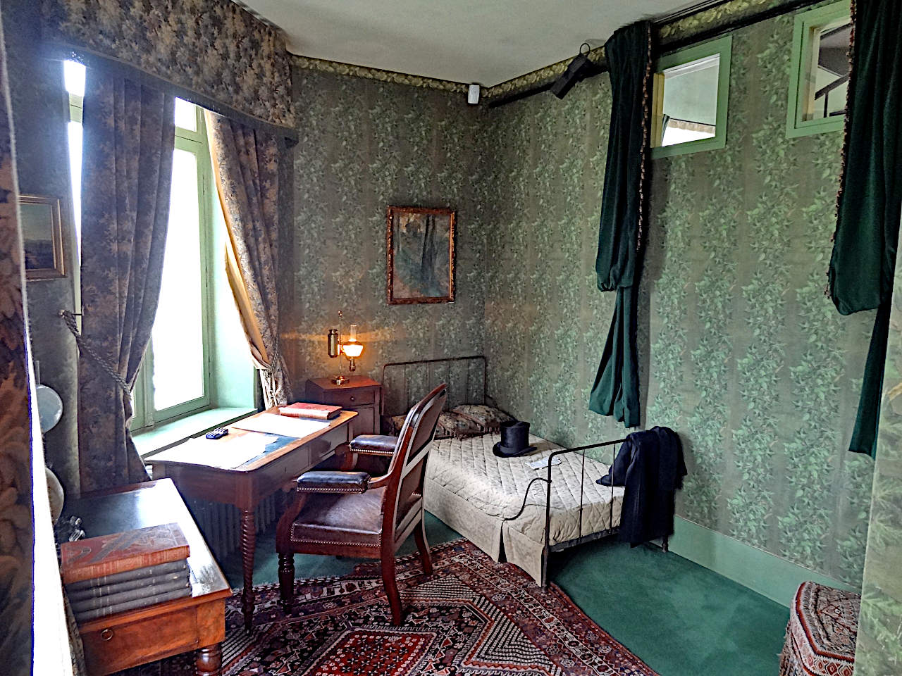 chambre de Jules Verne accolée à son bureau