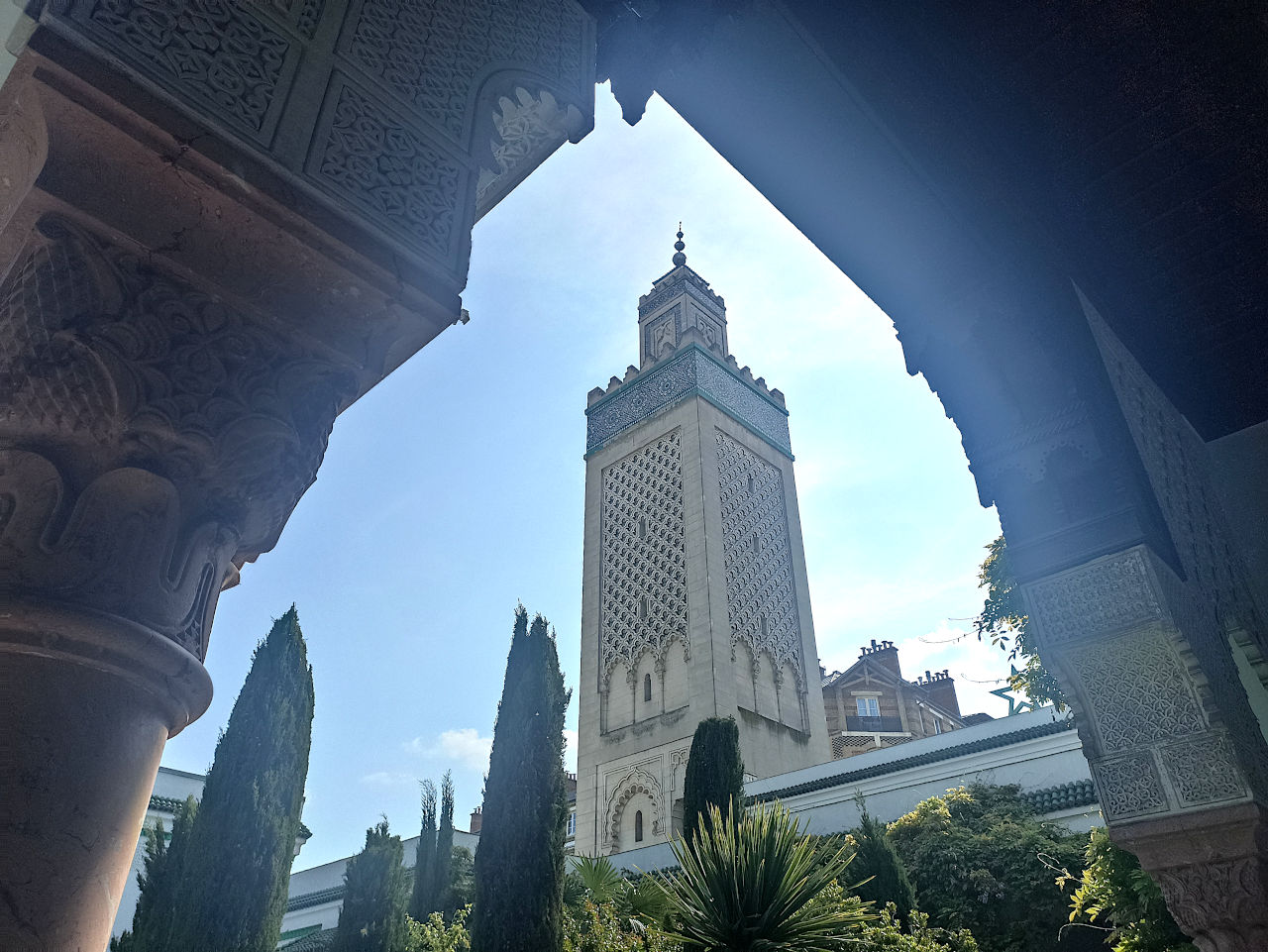 minaret et jardin grande mosquée de Paris