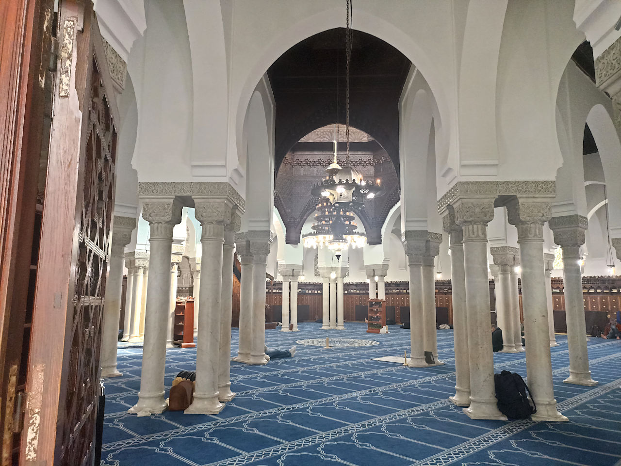salle de prière de la grande mosquée de Paris