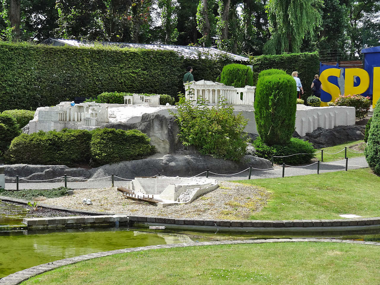 acropole mini europe