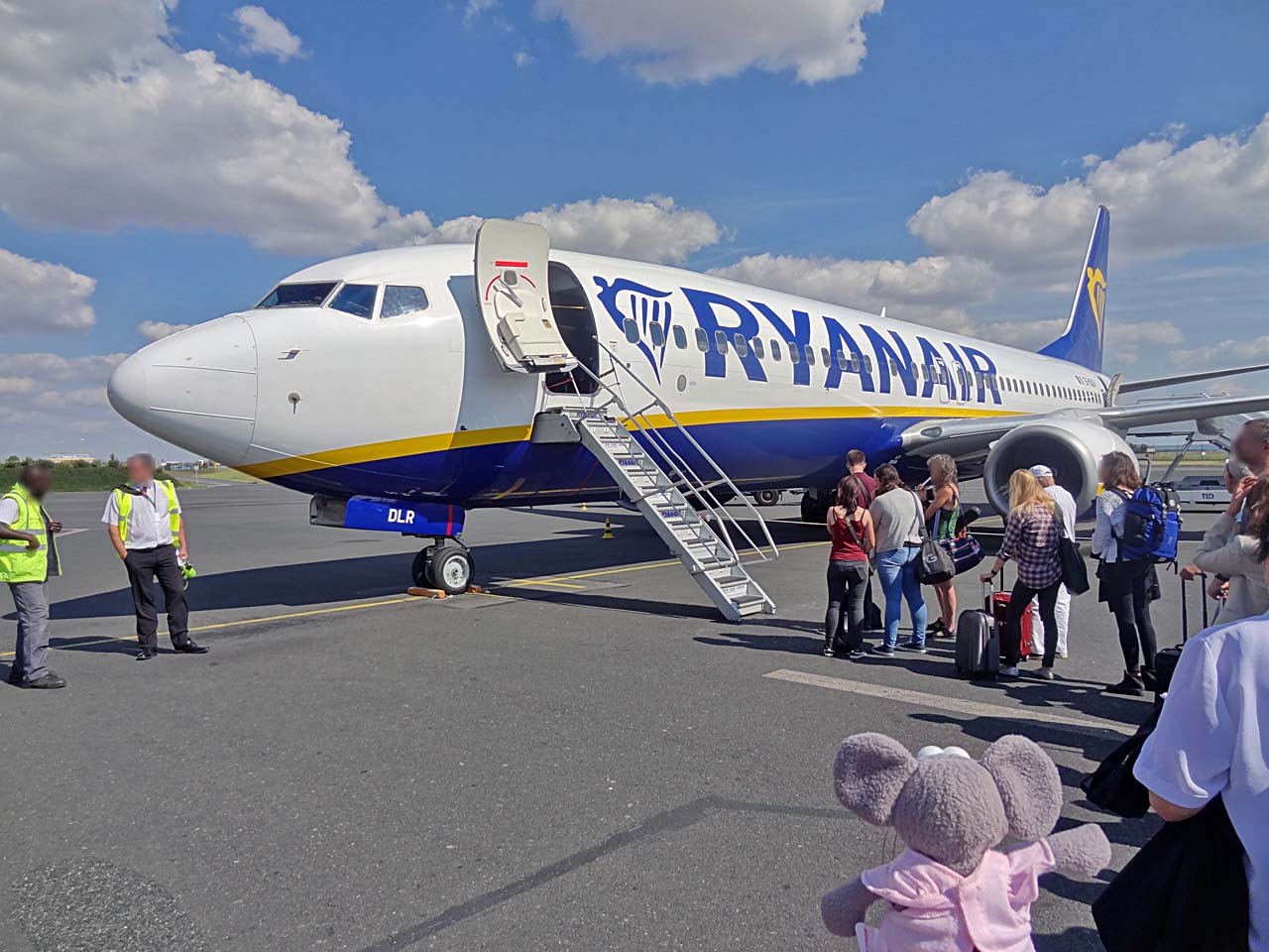 B 737 de Ryanair à l'aéroport de Beauvais-Tillé