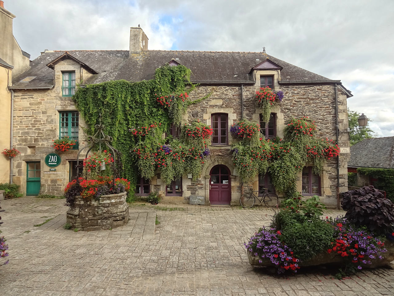 Place du puits Rochefort-en-Terre