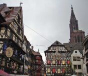 Place du Marché-aux-Cochons-de-Lait à Strasbourg durant le marché de Noël