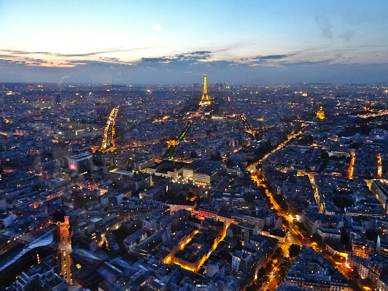 tour Montparnasse de nuit