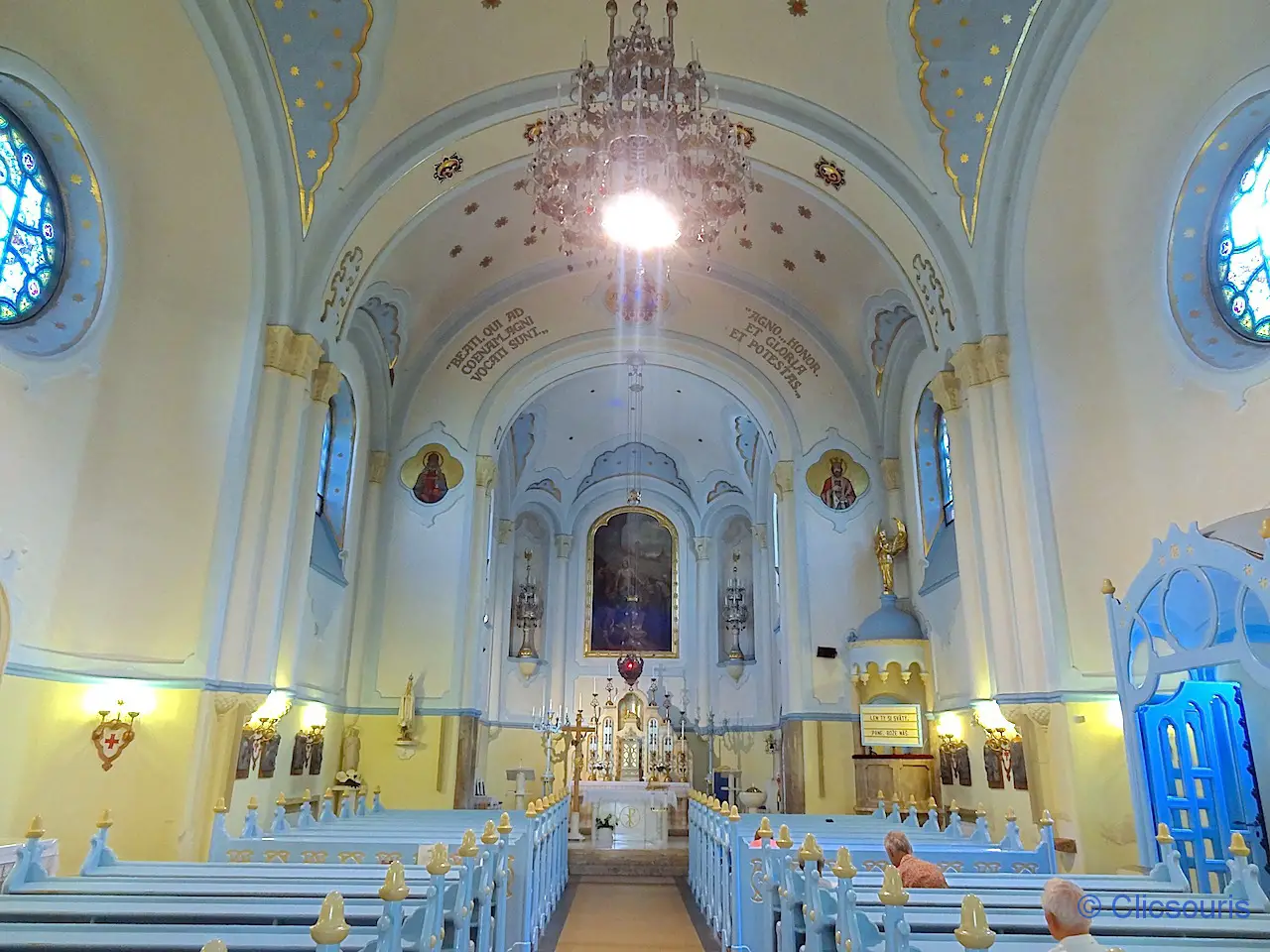 intérieur de l'église bleue de Bratislava