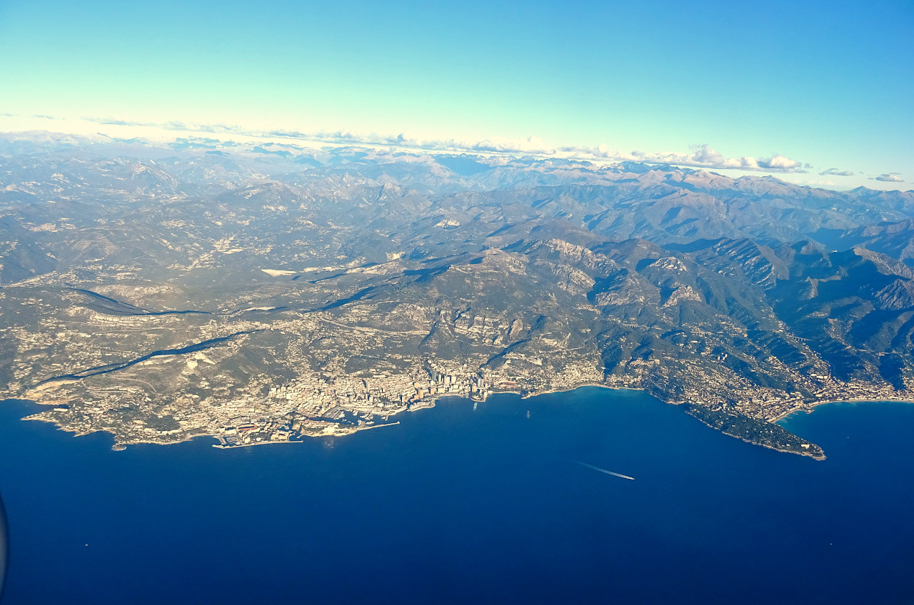 vue aérienne de la côte d'azur