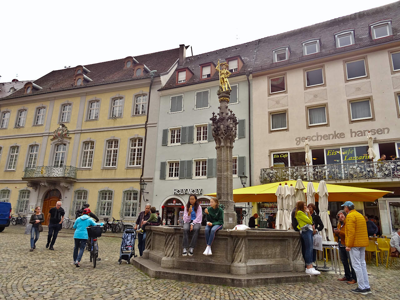 Freiburg Münsterplatz fontaine