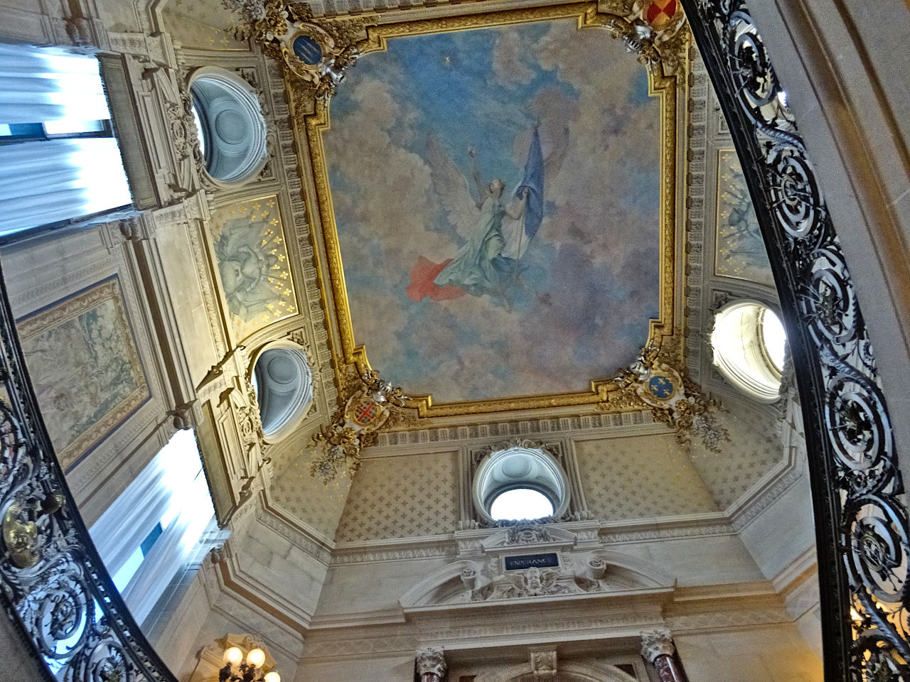 château de Chantilly plafond escalier