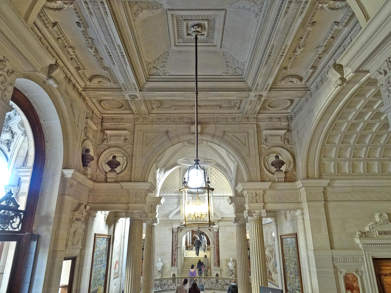 château de Chantilly vestibule