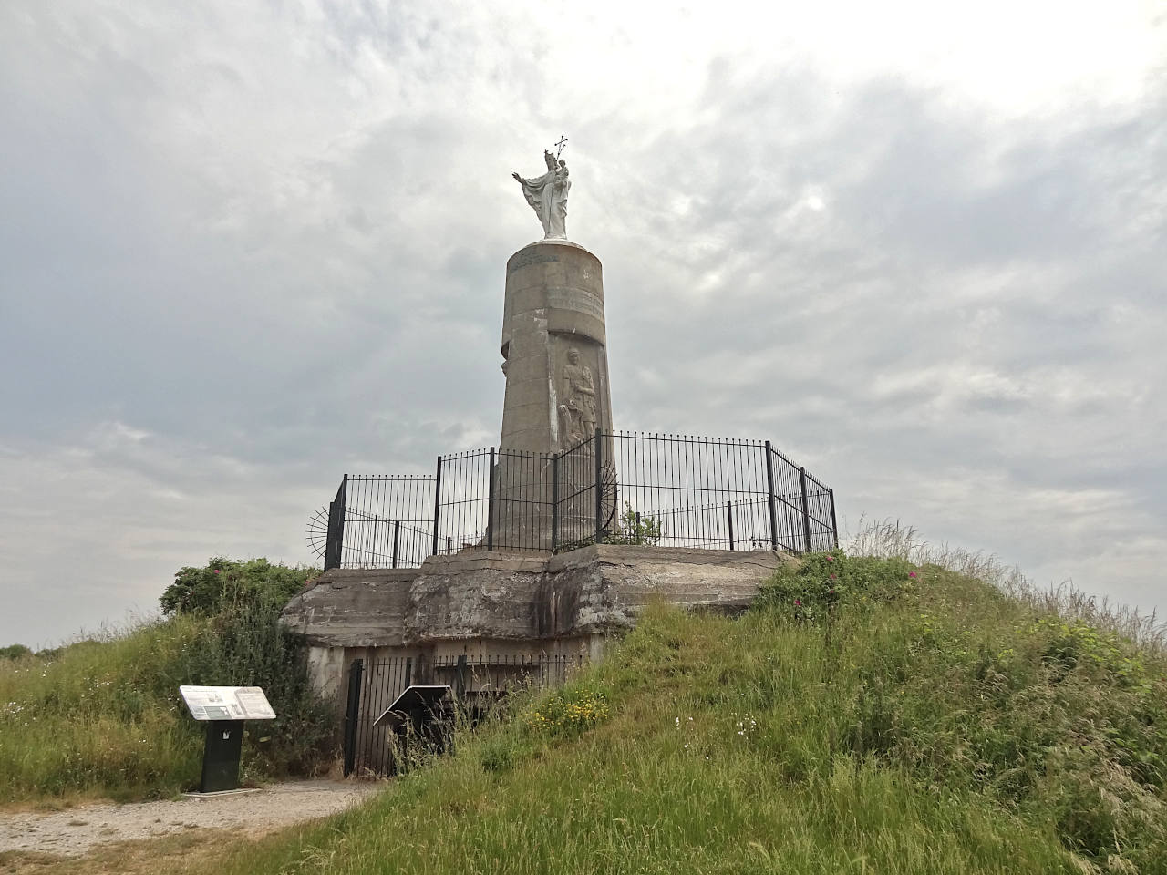 statue Notre-Dame de la Falaise de Mers