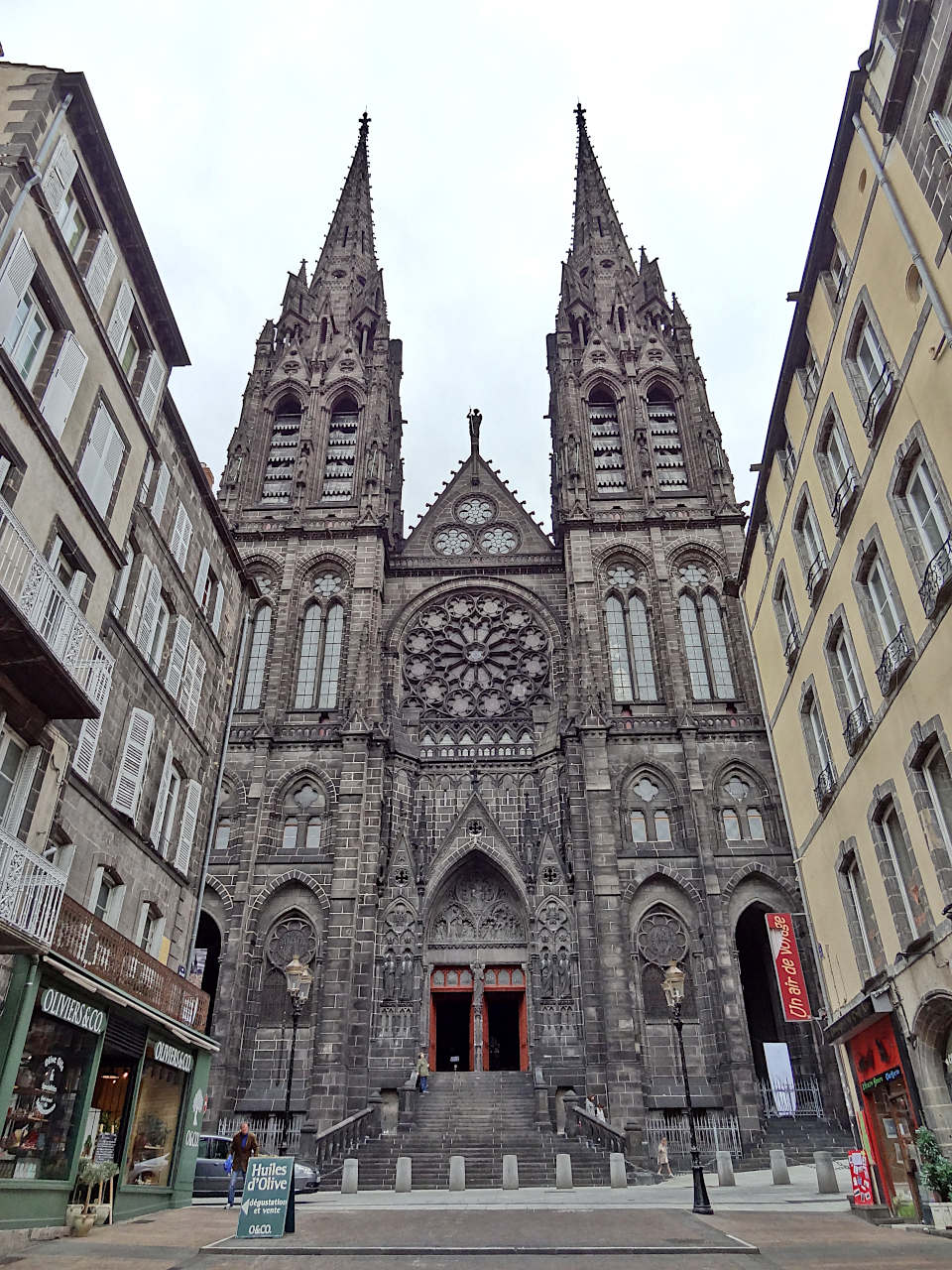 Photothèque Arnaud Frich | Cathédrale de Clermont Ferrand de nuit