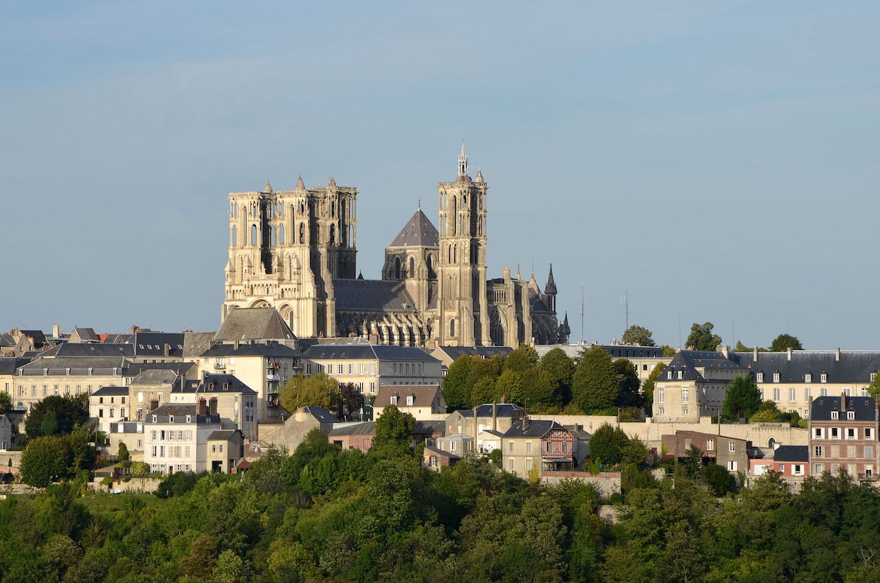 vue sur la ville haute de Laon et sa cathédrale