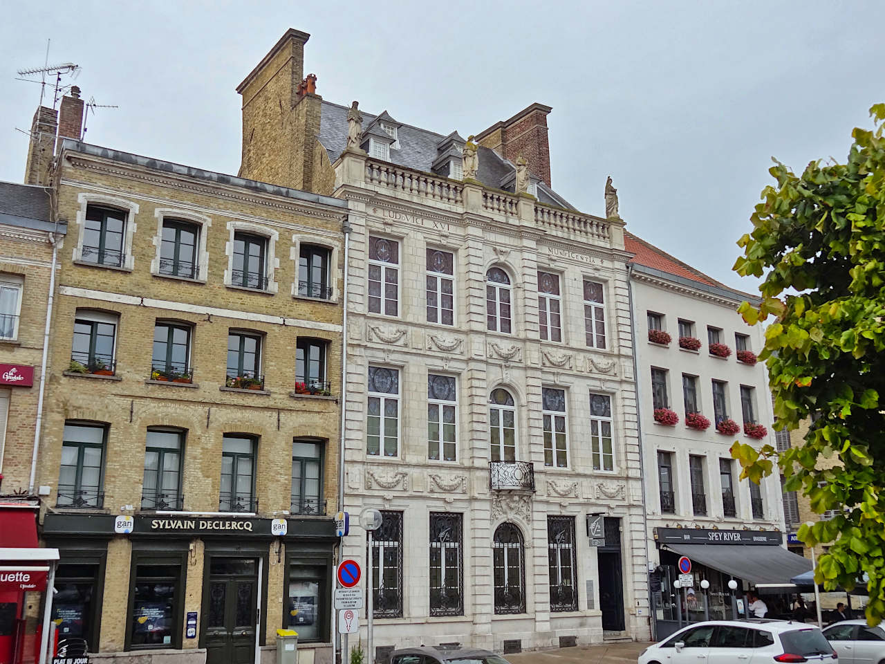 Place du Maréchal-Foch Saint Omer (hôtel du baillage)