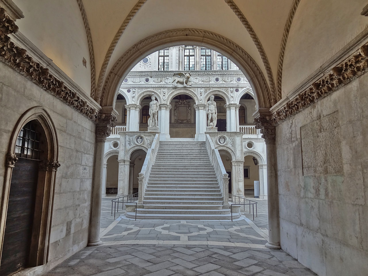 Scala dei Giganti du palais des doges de Venise