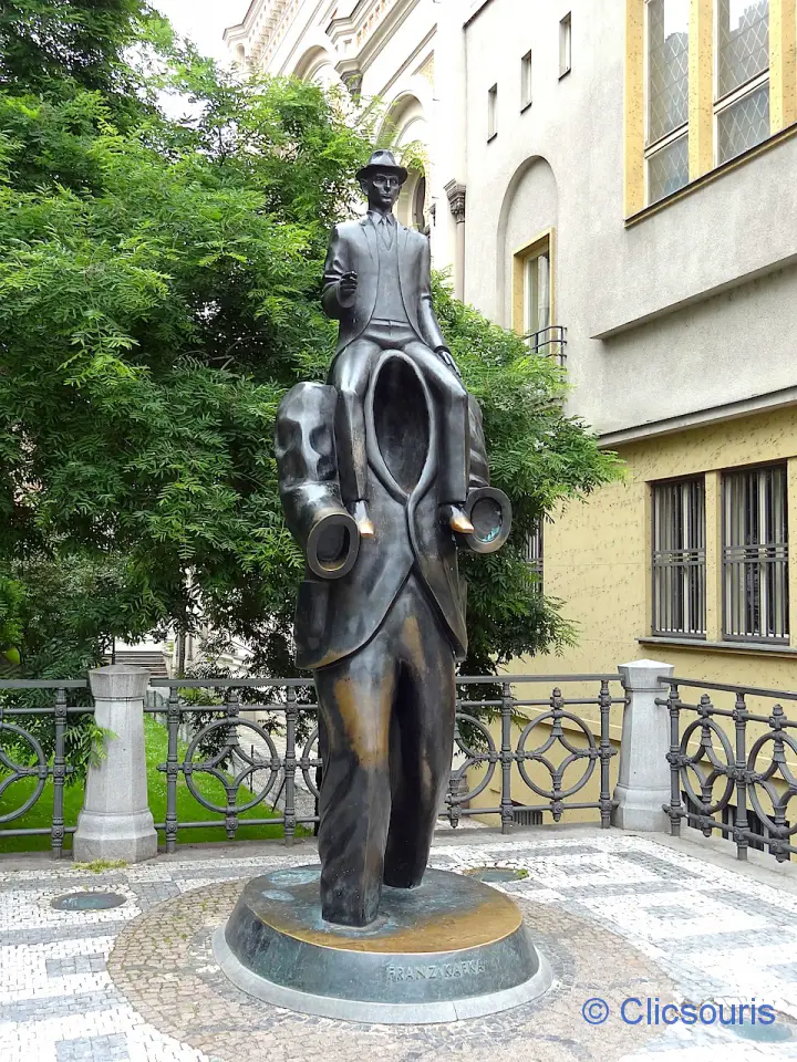 statue de Kafka à Prague